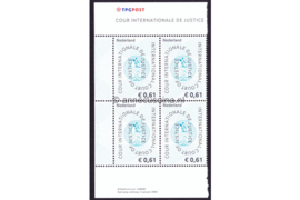 Nederland NVPH D60 Postfris MET VELRAND BOVEN EN ONDER (61 eurocent) (Blokje van vier) COUR INTERNATIONALE DE JUSTICE 2004