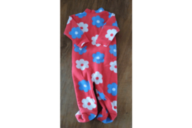 Fleecepak lange mouw donkerroze met wit/blauwe bloemen