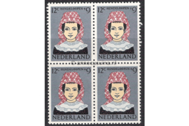 Nederland NVPH 750 Postfris (12+9 cent) (Blokje van vier) Kinderzegels, klederdrachten 1960