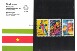 Republiek Suriname Zonnebloem Presentatiemapje PTT nr 82 Postfris Postzegelmapje Met toeslag als Paasweldadigheidszegels. Afbeeldingen van Christus aan het kruis. 1993