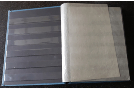 Gebruikt / Nette Staat Blauw SAFE Insteekboek 32 Zwarte Bladzijden / 6 Glasheldere Stroken / Dubbele Pergamijn tussenbladen