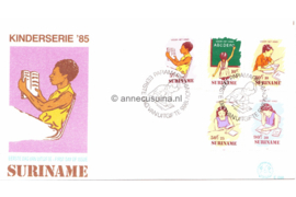 Republiek Suriname Zonnebloem E98 Onbeschreven 1e Dag-enveloppe Kindertoeslagzegels, afbeeldingen van de opleidingen voor het kind 1985