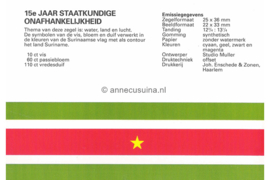 Republiek Suriname Zonnebloem Presentatiemapje PTT nr 63 Postfris Postzegelmapje 15 jaar Staatkundige onafhankelijkheid van Suriname. Afbeeldingen van een vis, een passiebloem en van een duif met vredestak tegen de vlag van Suriname 1990