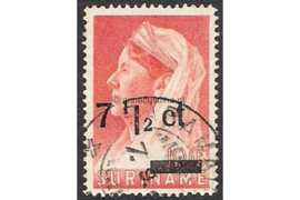 NVPH 213c Gestempeld FOTOLEVERING (7 1/2 cent op 10 cent) Hulpuitgifte. Frankeerzegels van de uitgifte 1936 en 1941 overdrukt in zwart te Paramaribo 1945