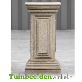 Standbeeld "Deftige vrouw" op sokkel TBW4br411br