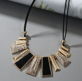 Fashion vintage ketting goudkleurig zwart en strass