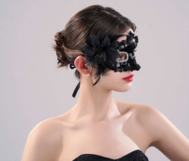 Masker zwart met bloem (voor volwassenen)
