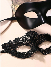 2 stuks maskers zwart kant en kunststof voor volwassenen