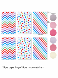 24 stuks geschenkzakjes multicolor 16x11 cm + 24 stickers
