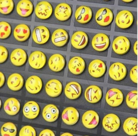 8 paar Emoji oorbelletjes (verschillende setjes)