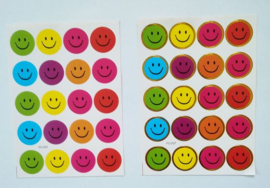 200 smiley stickertjes multi color / 10 velletjes