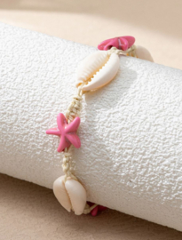 Armband met schelpen en roze zeesterren