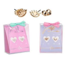 2 setjes meiden oorbellen Lisa en Lena goud-en zilverkleur in cadeau doosjes