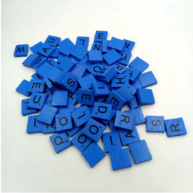 100 stuks houten Scrabble letters blauw