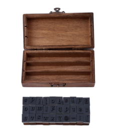 Alfabet houten stempelset in vintage houten kistje