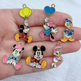 10 stuks bedels Donald Duck en Mini en Micky Mouse