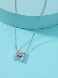 Ketting met hanger letter M met strass zilverkleur