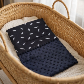 Dekentje - Minky Zwart / Veertjes