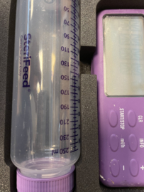 iem& pomp-fleshouder Flocare Infinity- Sterifeed 250ml, inclusief verzendkosten NL. VERBETERDE VERSIE; NOG STEEDS ZACHT EN COMFORTABEL, MAAR VEEL STERKER MATERIAAL.  Alleen te bestellen door gebruikers van iem& tassen en -vesten, graag bestellen per mail.