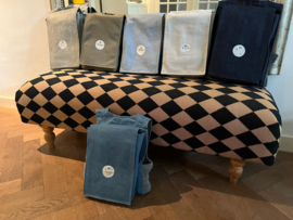 bijSonder vestje voor het dragen van sondevoeding incl. iem& pomp-fleshouder. Leverbaar in diverse stoffen en kleuren.