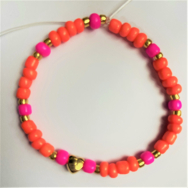 kralenarmband orange/pink met hartje