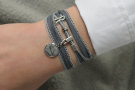 C.U.S. armband shimmery grey zilver