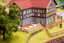 Faller 232138 - Gasthaus Zur Post met biertuin (N)