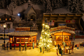 Faller 134006 - 2 Kerstmarktkraampjes met verlichte kerstboom (HO)