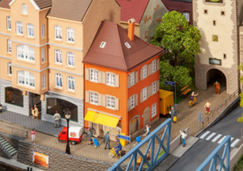 Faller 130617 - Hoekhuis met postkantoor (HO)