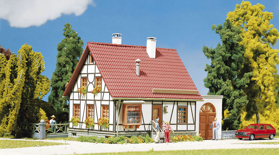 Faller 232215 - Vakwerkhuis met garage (N)