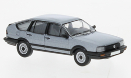 PCX87 870411 - Volkswagen Passat B2, metallic grijs, 1985 (HO)