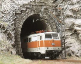 Busch 8191 - Twee enkelsporige tunnelportalen voor E-locs (N)