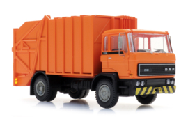 Artitec 487.052.13 - DAF kantelcabine 1982, vuilniswagen, oranje (HO)