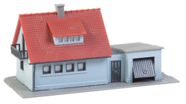 Faller 232519 - Wijkhuis met aangebouwde garage (N)