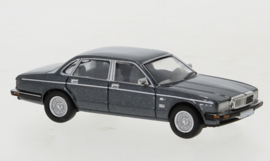 PCX87 870163 - Jaguar XJ 40, metallic-grijs, 1986 (HO)