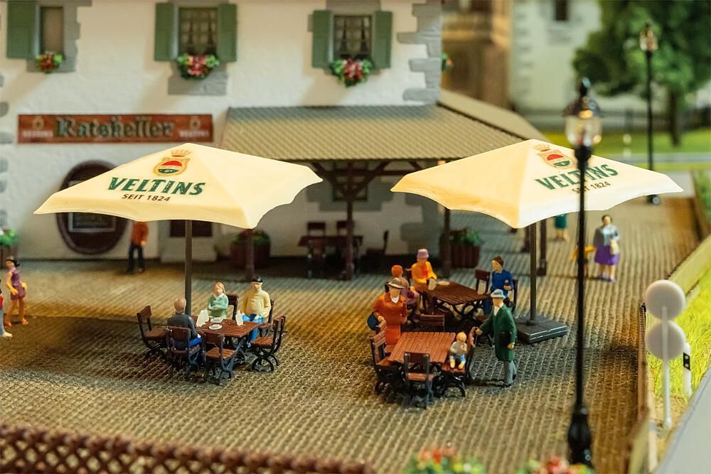 Faller 180437 biertuin set veltins (HO)