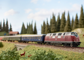 Minitrix 16226 - DB, Diesellocomotief BR220 (N|DCC sound)