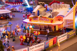 Faller 140474 -  Snoepkraam en ballonartiest (HO)