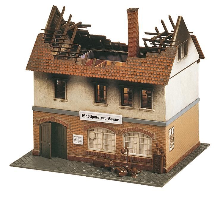Faller 130429 - Afgebrand Pension Zur Sonne (HO)