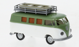 Brekina 31624 - VW T1b Camper, groen/wit, 1960, met rubberboot (HO)