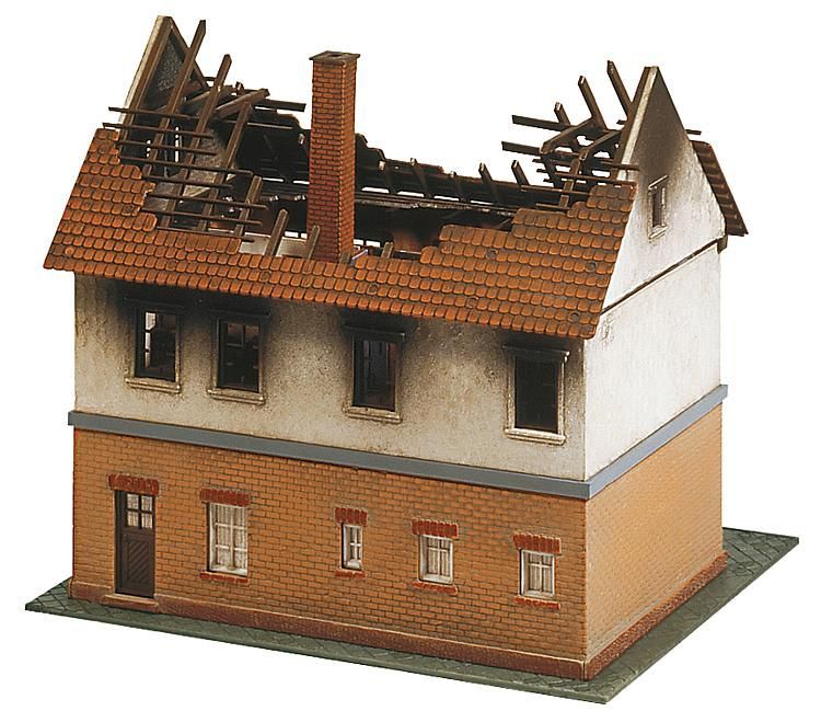 Faller 130429 - Afgebrand Pension Zur Sonne (HO)