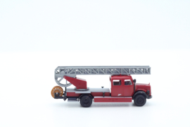 Brekina 4032 - Mercedes L 311 Metz ladderwagen (HO)