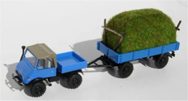 Brekina 39170 - Unimog 421 met hooiwagen blauw. (HO)