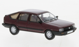 PCX87 870409 - Volkswagen Passat B2, rood, 1985 (HO)
