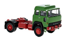 Brekina 83281 - Magirus 310 D 16 trekker, groen/rood, 1974 (HO)