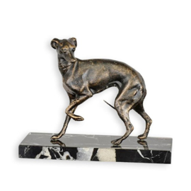 beeldje Whippet op marmeren sokkel