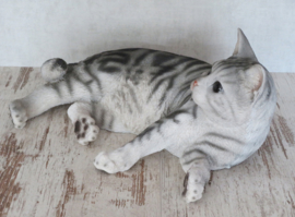 beeld/asbeeld/urn Kat liggend grijs gemarmerd 44 cm