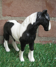 beeldje paard Cob zwart-wit | 16,5 cm