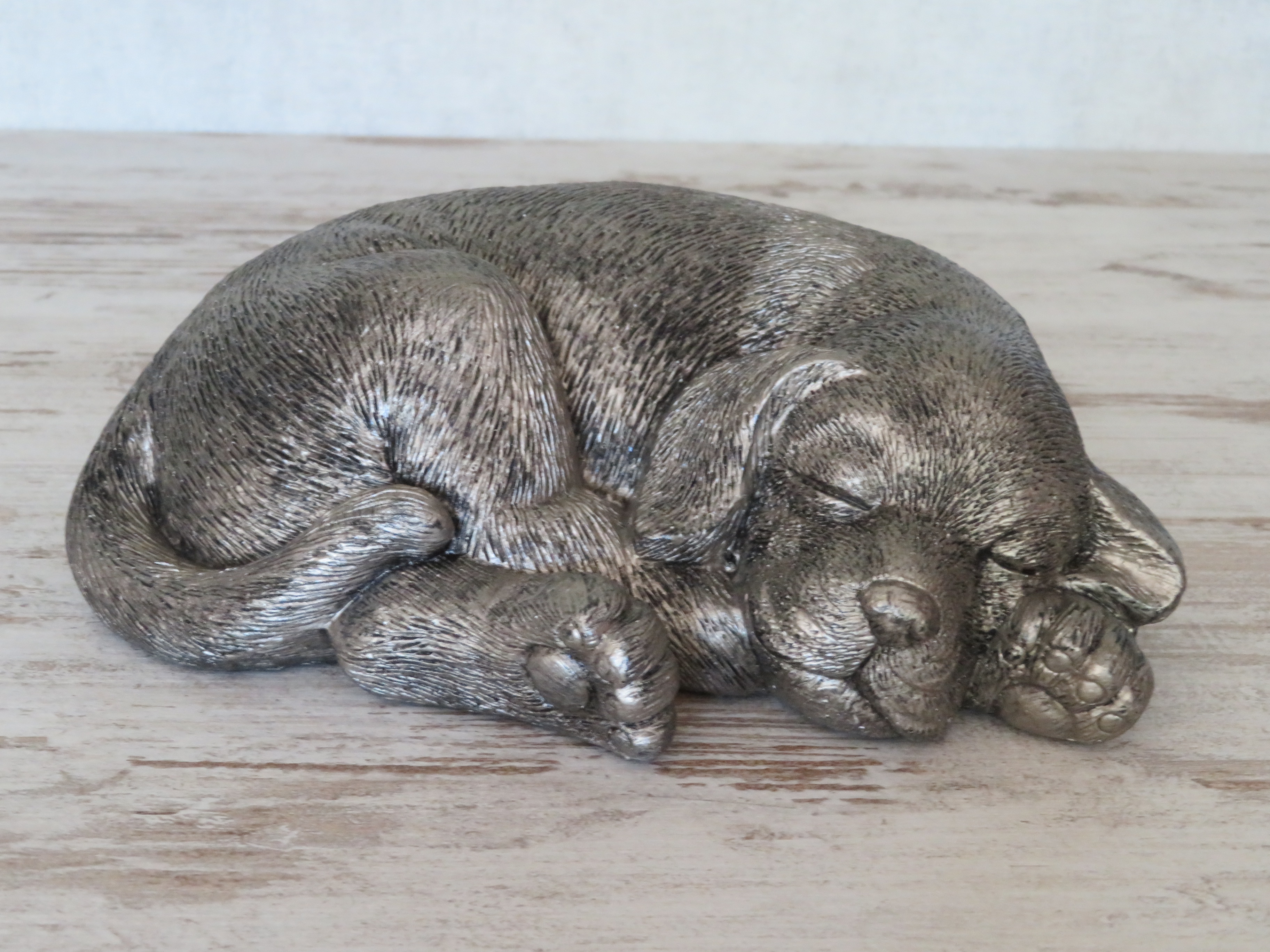 asbeeldje/urn Labrador puppy