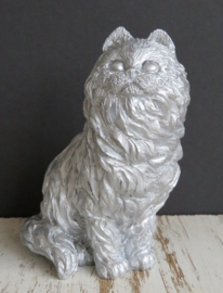 zilverkleurig beeldje langharige kat